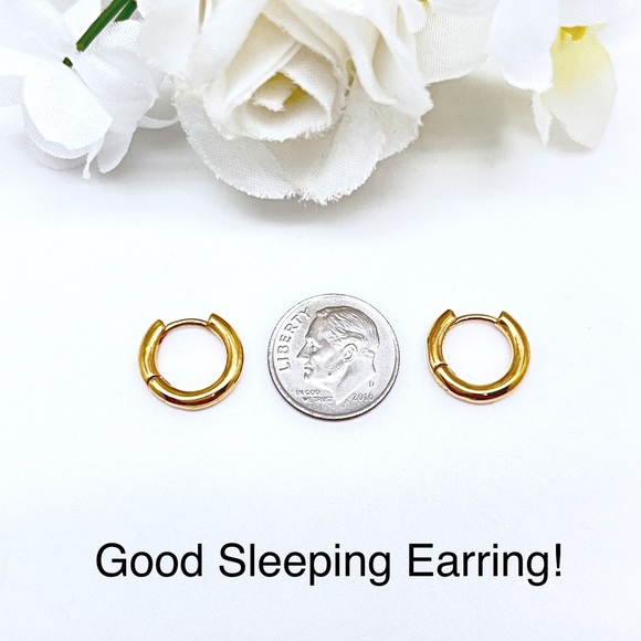 Small 13mm Huggies YG Filled, Click Bar, Sleeping Earring, Outer Ear, NWT - Picture 6 of 8